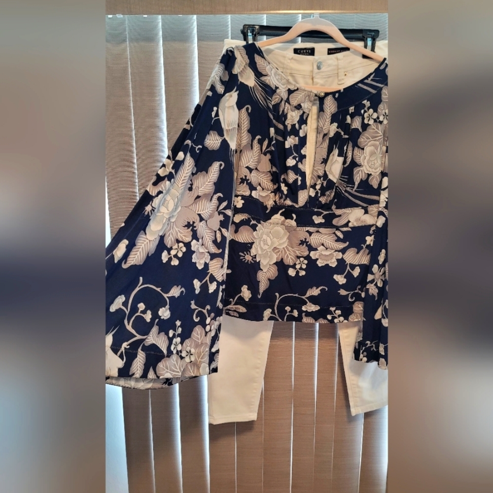 NWOT/ ARDEN B. Silk Top